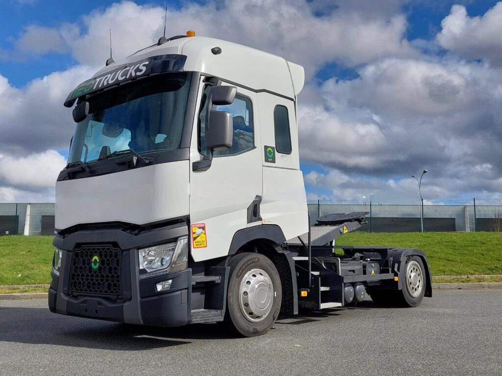 Tracteur de parc 100% électrique ELYT de NEOTRUCKS vue face 3/4